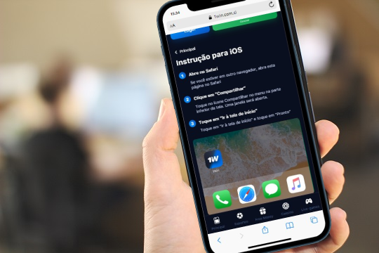 Um processo de exibição de smartphone segurando a mão para adicionar título de cassino à página inicial do IOS